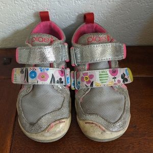 Plae TY toddler size 8 silver/floral